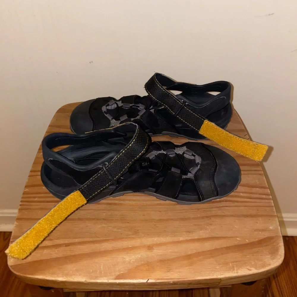 EUC Teva Men’s Flintwood Black Closed Toe Water Creek Beach Shoes Sandals w/ Box